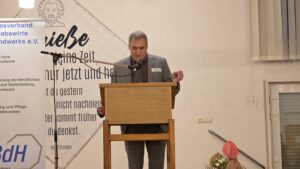 Begrüßung durch H. Weber Bundesvorsitzender,